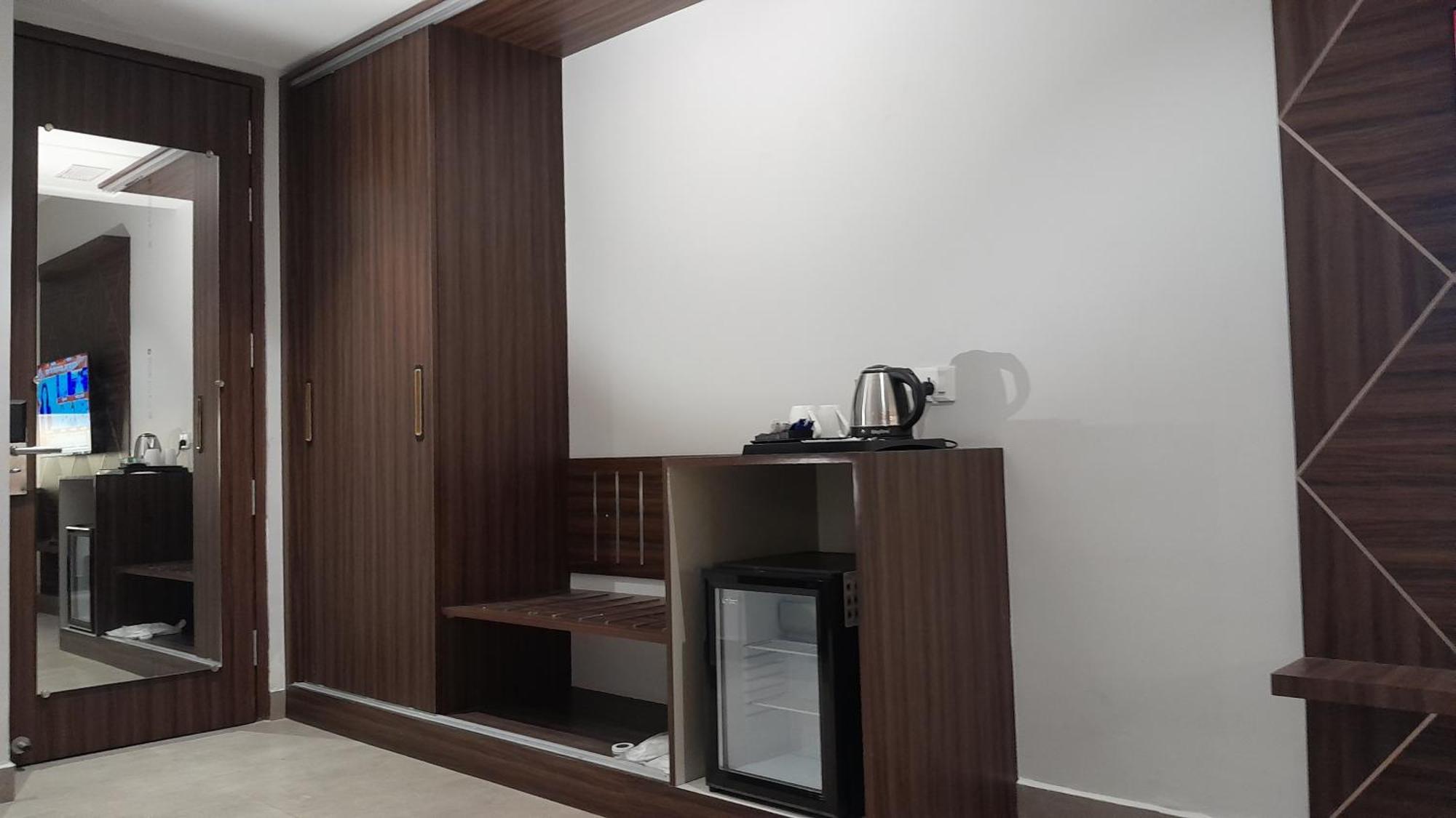 Belvedere Suites Greater Noida Ngoại thất bức ảnh
